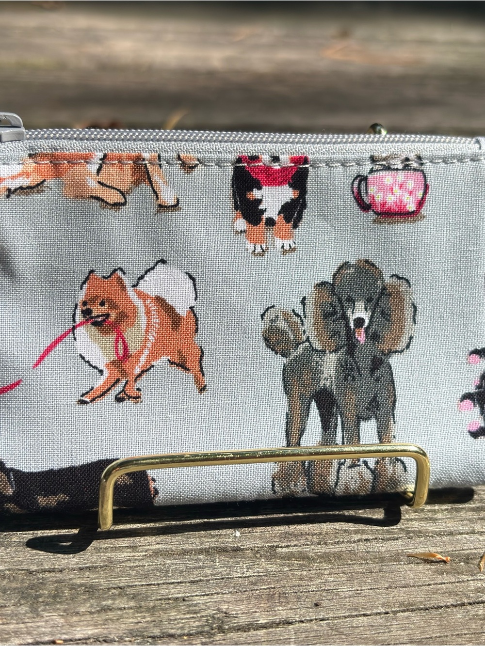 Vera Bradley Zip ID Case in the popular "Dog Show" NWT - Picture 3 of 9
